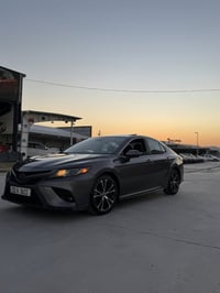 كامري 2020 SE فول موصفات بدون بصمه  بيه صبغ قطعتين ونص بجم كبس  لون نف...