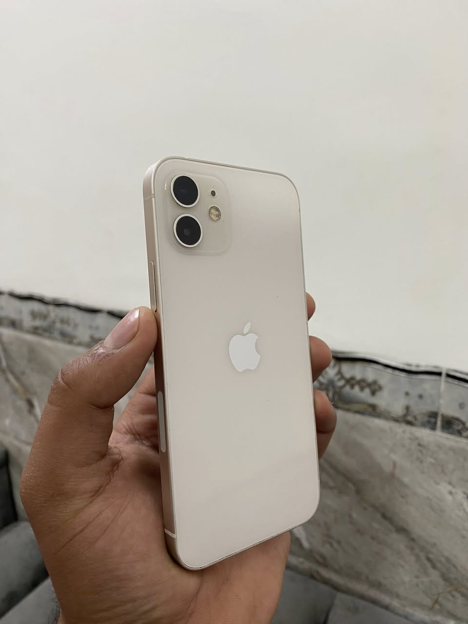 للبيع 12 عادي ذاكره 128 بطاريه 75 الجهاز وتر بروف مكفول فول نضافه كله شغال السعر 375 العنوان بغداد حي النصر رقم الهاتف *********** متواجد خاص واتساب
