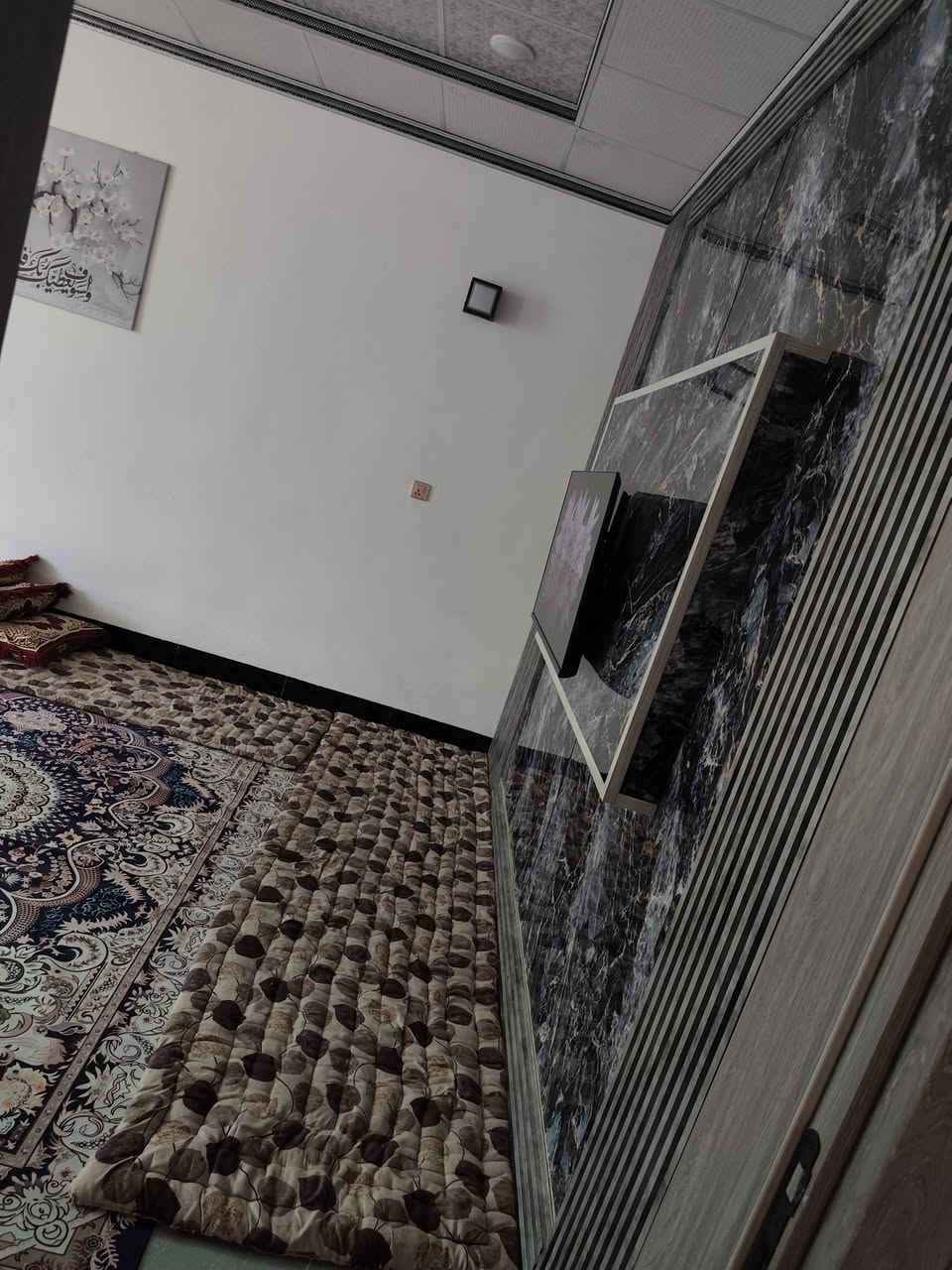 يحتوي على كراج وصحيات خارجيه + استقبال6×4ونص + مطبخ 4×4ونص + غرفة نوم 5×5 + صاله ومجموعة صحيات داخليه +منور
الطابق الثاني غرفتين نوم + صاله + مجموعة صحيات وسطح فول سيراميك وسقوف ثانويه بناء جديد

عنوان بعقوبه كاطون الرازي حولي المشروع قرب شعلان للاستفسار اكثر اتصال***********
