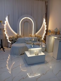 عندي كوشتين للبيع الخشب ام دي اف درجة اولى كاملة هية وغراضهة الوحدة ب٤...