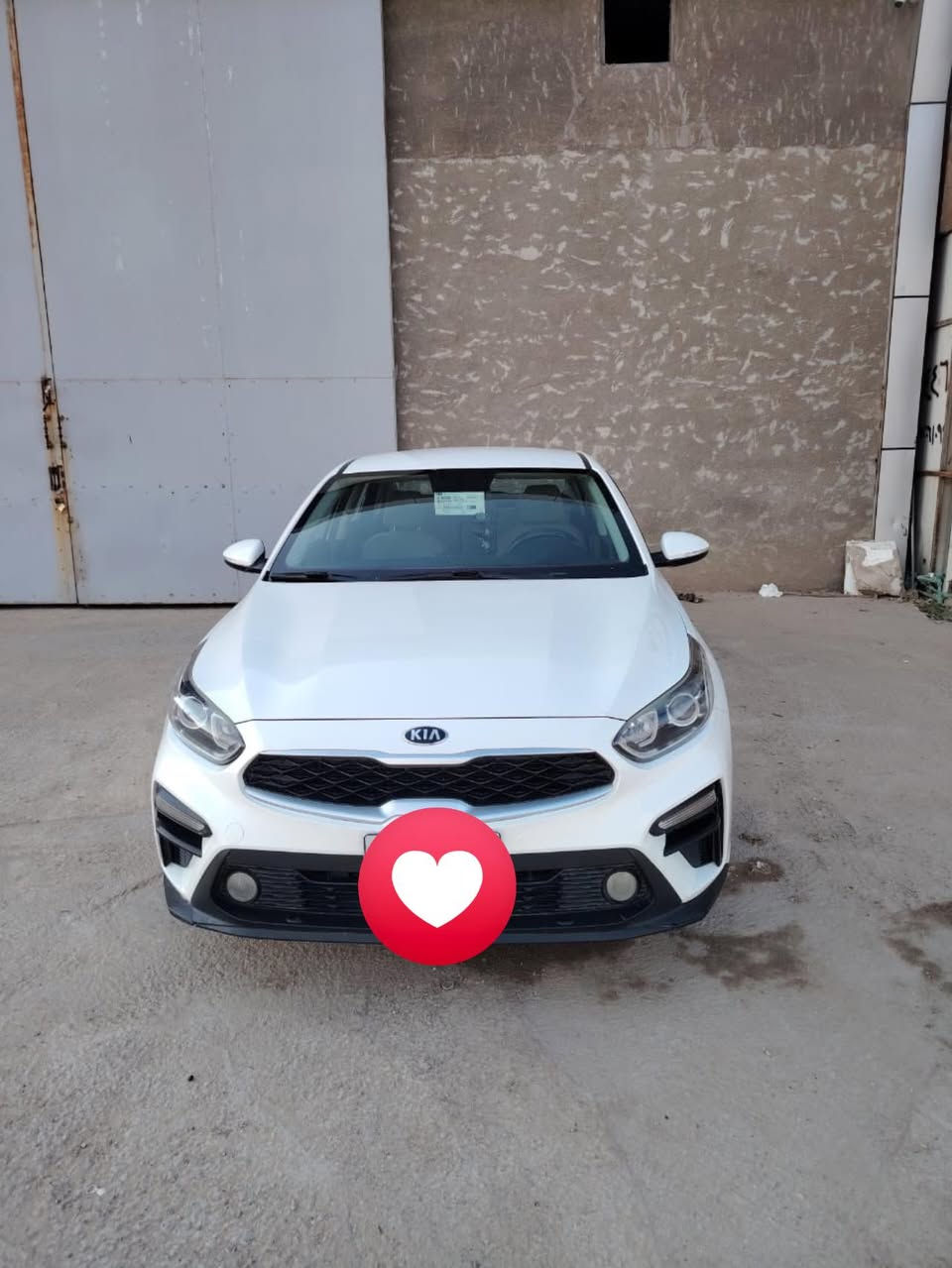 السلام عليكم
كيا سيراتو 2020 خليجي كفاله عامه محرك 2000 
السعر 165 وبيها مجال 

مكان السياره بغداد 

الاتصال على الرقم :***********
