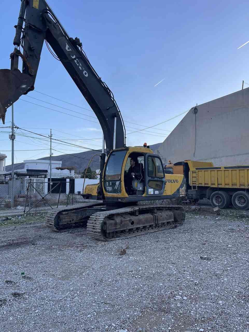 سەرەتا بە ناوی خوا حەفارە ڤاڵڤۆ حجم 210مودیل ٢٠٠٠ بئ مسرف مالی ایشە تلفون ***********
