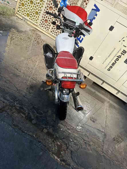 نص نكره هندر سلف كلها شغاله 
بيه نقص خفيف
السعر 550
مكان بغداد 
***********
