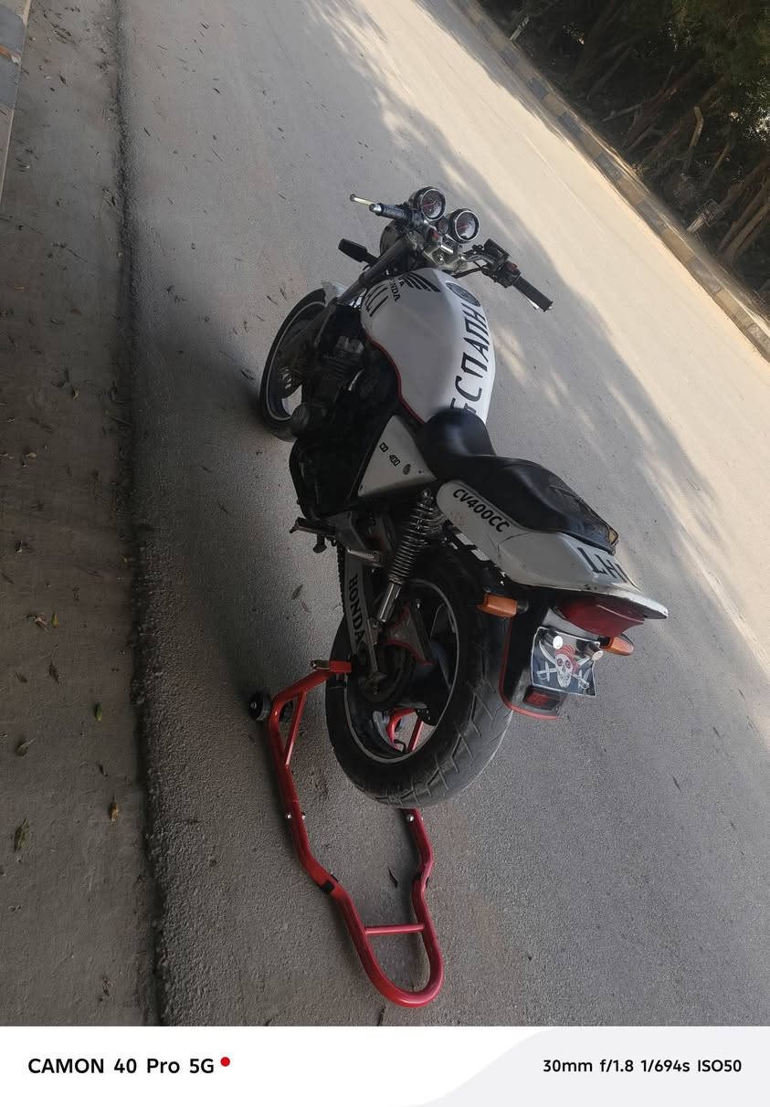 السلام عليكم  سيبي فور 400 جيل الاول كابرته  دراجه مكينه مكفوله كهربايت ثنينهن شغلات دراجه نضيفه شوفت عينك  كل نقص مابيه  اول ثاني ثالث بطناس تاكل الكاع اكل نكره سلف مكينه خرسه تنضيف كبريته جديد دراجه عليه ادامه  مكاني النجف الاشرف شارع المطار  رقمي *********** اتصلو بيه لحد يرسلني خاص  لان ما توصل الرساله والله  واسف على الاطاله  الي تلوكله خادمه
