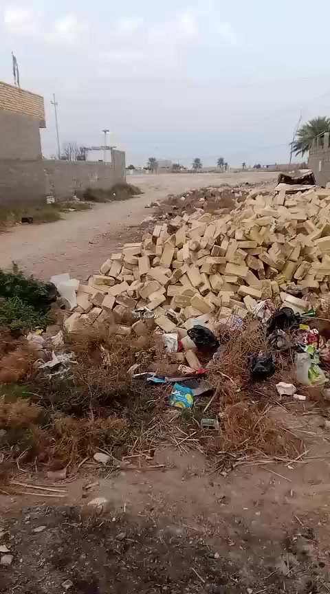 بسم الله الرحمان الرحيم عندي بتلو متكامل وشبابيك وبلوك ٢٠٠٠ دبل طابوك باب شارع العنوان الكوت الزنابره بعيد عن تارتان شويه المساحه 220 متر // السعر 15 / وبي مجال شي قليل رقم تليفون ***********
