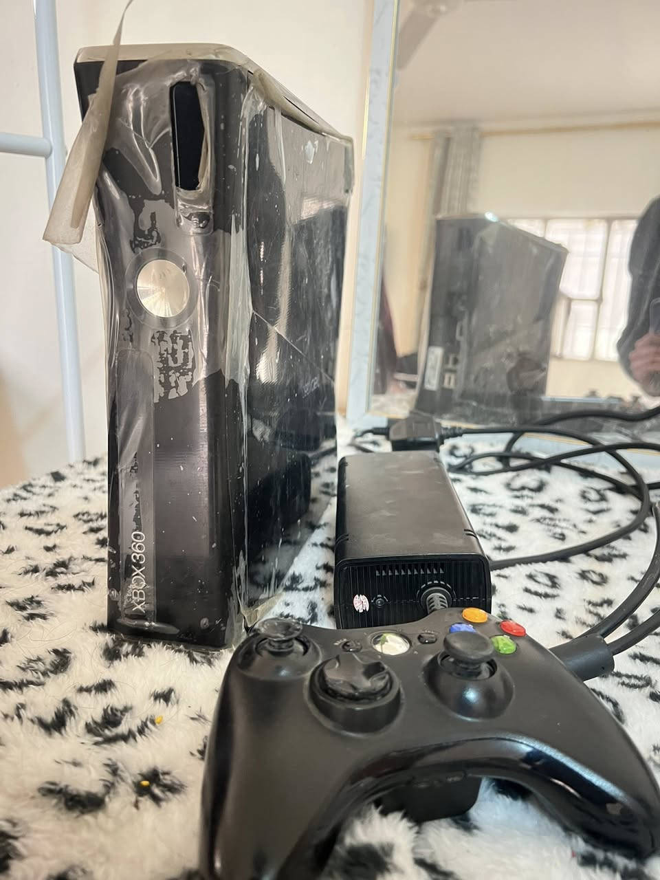 السلام عليكم
اكس بوكس 360

 بي ألعاب وجوستكات 2 

جهاز نضيف مامفتوح 

السعر 80
***********
***********
