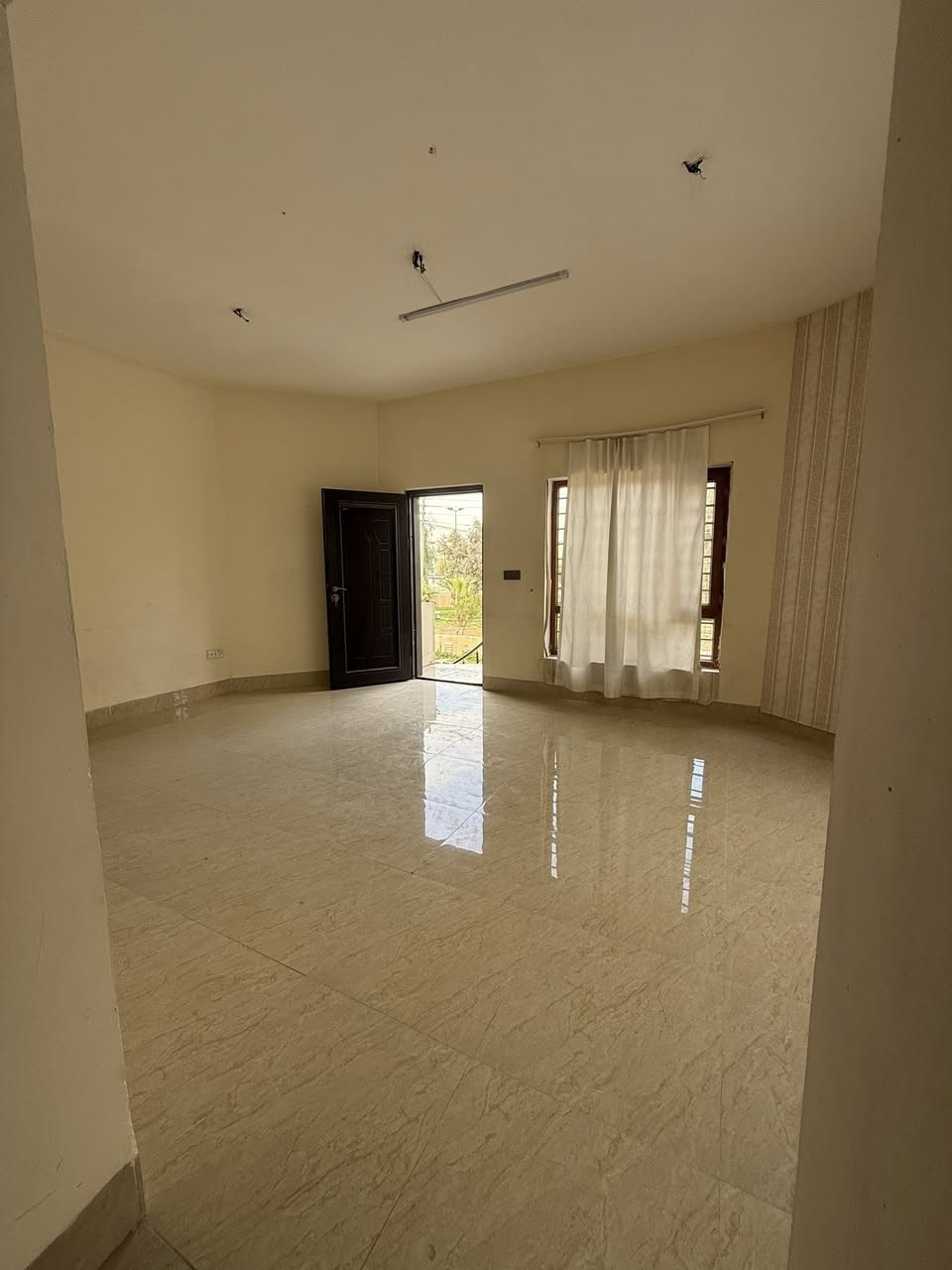 دار للايجار   ١٠٠ م  ركن طابق ثاني 📌غرفة نوم +هول +مطبخ +حوش + صحيات 📌نظيف كلش وبيها كامرات  
كركوك/قادسية ٢ قريب من حديقة السلام 📌ايجاره ٢٢٥ ***********
