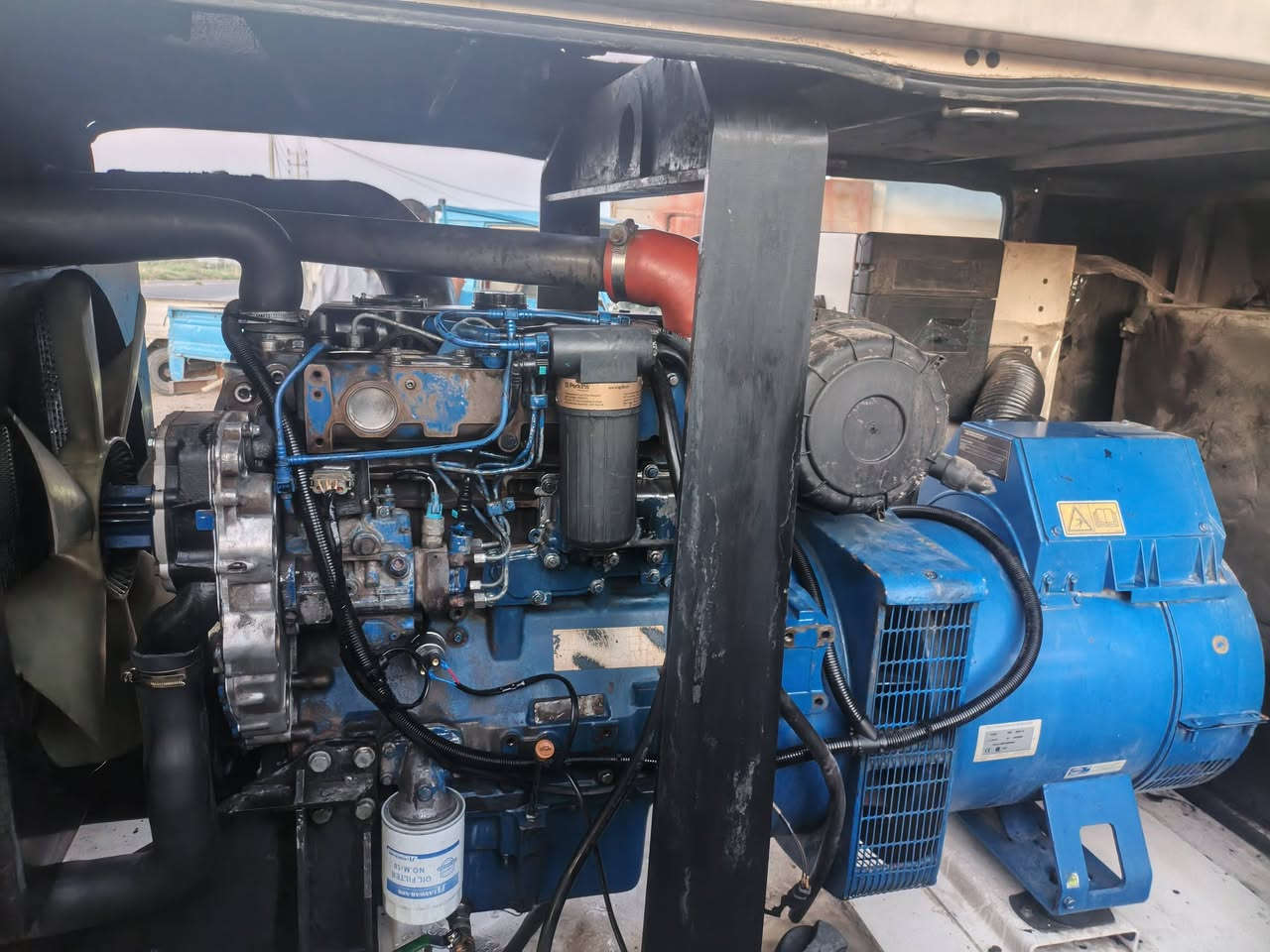 السلام عليكم ورحمة الله
للبيع مولد نوع بيركنز 
100KVA
مجفت تجفيت عام على الشغل
السعر 55ورقه وبيه مجال 
العنوان اليوسفية
***********
