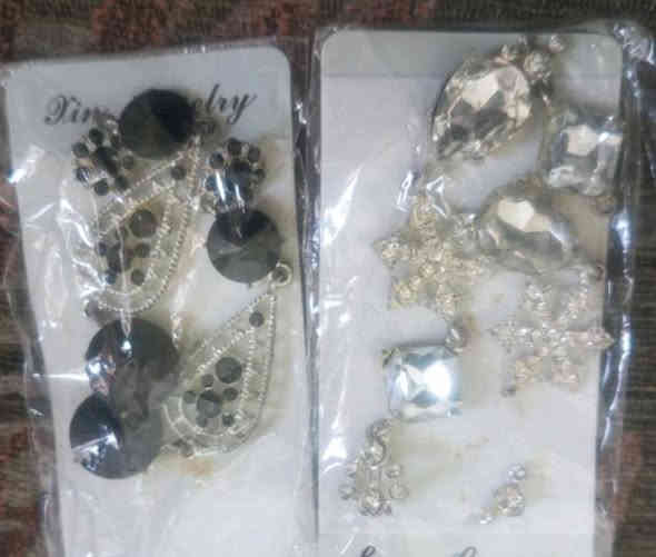 اكسسوارات نسائية 
شال طوك زنجيل احرف تلبيسه شعر لفاف ويه الملابس كفرات 
تحطيم اب 250 دينار 
عنواني الدورة شارع 60 
*********** وتس اب
