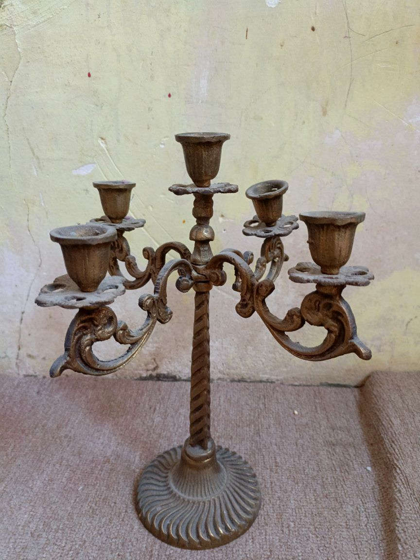 شمعدان نحاس اصفر السعر 40, الف القياس موضح بالصوره يوجد توصيل كافه المحافظات العراق


**إذا كنت صاحب هذا الإعلان وتريد حذفه لأي سبب، رجاءا أرسل رسالة إلى الدعم الفني**