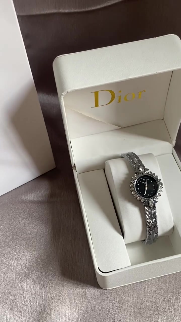 تألقي بإطلالة راقية مع ساعة Dior النسائية الأنيقة، تصميم يجمع بين الفخامة والأنوثة                                           السعر 30 الف والتوصيل مجاني لجميع محافضات العراق


**إذا كنت صاحب هذا الإعلان وتريد حذفه لأي سبب، رجاءا أرسل رسالة إلى الدعم الفني**