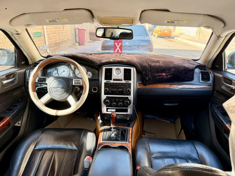 السلام عليكم اخوان اوباما 2010 اصل 3500 السيارة رقم اربيل ( هزة وسنوية وارقام دولية قبل شهرين مجدده ) 
كير مكينة جدد
حدادية جديدة
السيارة جاهزه وخير من الله وبلعافية ع الياخذها 
قطعة صبغ وحده حادث كندا بدون دواخل 
بارد خشم الجاملغ الامامي فقط 
والباقي كفالة وسونار مرفق قبل اقل الشهر 
سعرها 123 وبيها مجال مكاني كوت 
اخوية حبيبي ذاكر كلشي وسونار عندك مرفق 
***********
