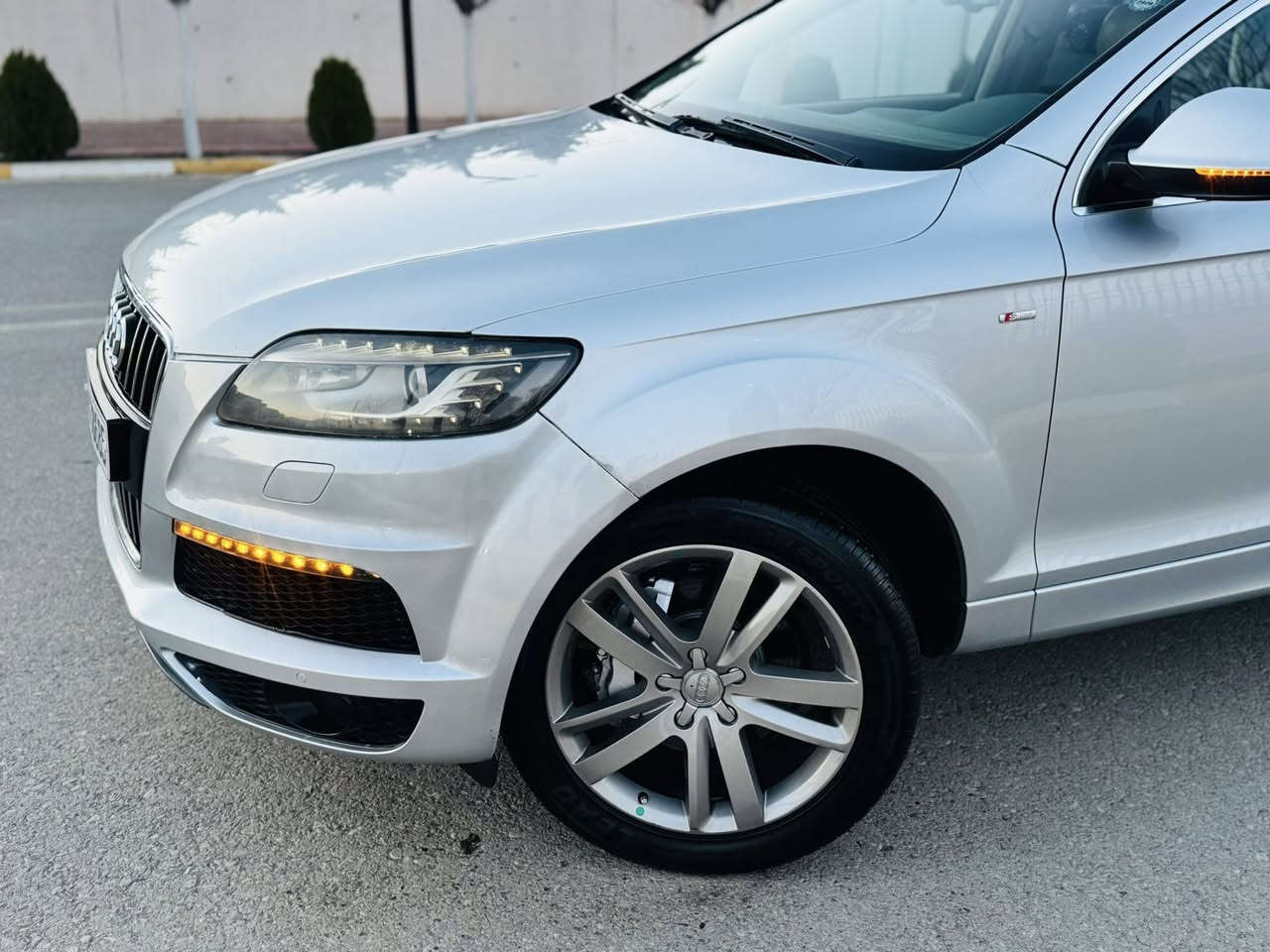 بسم الله الرحمن الرحيم
ئاودى Q7 S-line Quattro 2012 فول مواصفات ١/١
مواصفات خليجي وكالة شريكة سردار ضمان دولي
لون سلفر
------------------------------------------
مكان🌆: سليمانى                سعر💵: 131$
هاتف☎️: *********** 
                                               
    
------------------------------------------
محرك سته سلندر V6 3.0L سوپه ر چارچ محرك بنزين
گير و محرك بشرط مابي سوت و دغان و صرف  خلل مابي
ماشية 105 الف حقيقى
------------------------------------------
سيارة حيل حيلوة جديد ماشالله
بدون صبغ 
سيارة كل على وضع بيلادي
سنوي بسمي تحويل نفسل يوم  
سنوي و ارقام جديد ٢٠٣١
-----------------------------------------
مواصفات
{ بصمة - پانوراما - داخل اصفر - صندوق شفت - ٣ پردة - ماوس - ٧ راكب - كشنات جلد - كشنات كهربا - سيدي بوكس - تبريد مركزي - كاميرا - حساس خلفي و امامي - لايت ليد - ڤوليوم - تحديد سورعه - وبعد )
-------------------------------------------
اربع تايرات و ويل بيلادي جديد
ته حويل غه رامة بشرط سنوي بأسمي
سيارة شرط بدون اى نواقص گير و محريك و حدادي و كاهرباى كولة بشرط
--------------------------------------------
بسم الله الرحمن الزحيم
‏ AUDI Q7 quattro S-line 2012
ئاودى موديل Q7 S-line 2012فول فول مواسفات پانؤراما
مواسفات خليجى سفرى شه ريكه ى سه ردار زه مان
ره نگى سلفه ر 
-----------------------------------------
شوين🌆: سليمانى              سعر 💵: 131$
موبايل☎️: ***********
                                    
-----------------------------------------
مه كينه V6 شه ش بستؤن 3.0 سوپه ر چارچ به نزين
گيرو مه كينه ى به شه رت
سه وت و سه رف و خه له لى نييه به شه رت
 105 هه زار حه قيقى رؤيشتوه

-----------------------------------------
بي بوياخه 
زؤر جوان ماوه ته وه و نمونه يه له جوانيدا
به ناوي خومه وه يه سه نه وي تا ٢٠٣١ تازه يه
-----------------------------------------
مواسفات
( به سمه - پانؤراما - ناوزه رد - په رده - سندوق شه فت  - كوشن جلد - ماوس - سيدى بؤكس -سئ ريز كوشن - ته بريد مه ركه زى -  كاميرا - حاسه ى پيش و دوا - لايت ليد - ڤؤليؤم - تحديد سورعه - زؤر مواسفاتى تر )
------------------------------------------
چوار تايه ويلى تازه ى و كامل سيرڤزى بؤكراوه
سه نه وى به ناوى خؤمه وه يه
ته حويل و غه رامه به شه رت
{{ گير و مه كينه و كاره باى و هه موو گيانى به شه رت }}
------------------------------------------
