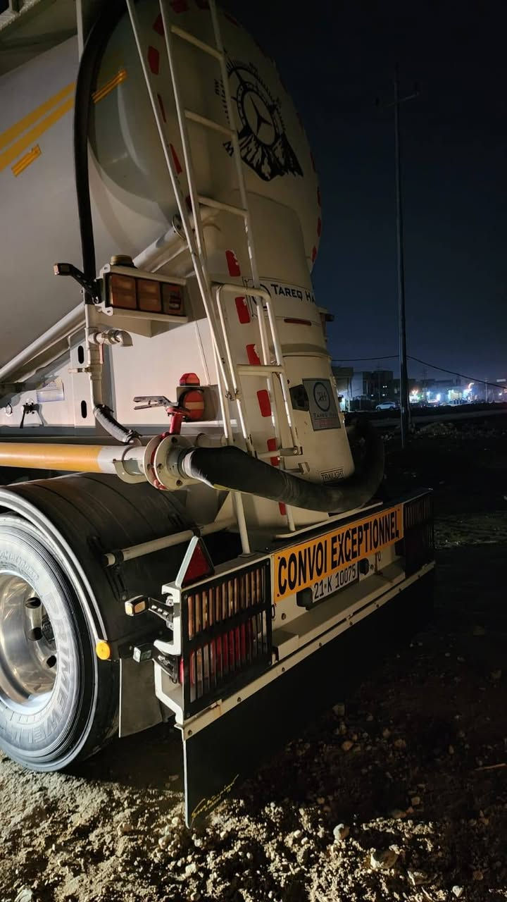 السلام عليكم سايلوات عدد 2للبيع موديل 2019 اللون الاحمر والسايلو الثاني لون اصفر موديل2022 نوع السايلوات طارق حاجي  للاتصال على الرقم ***********٠
