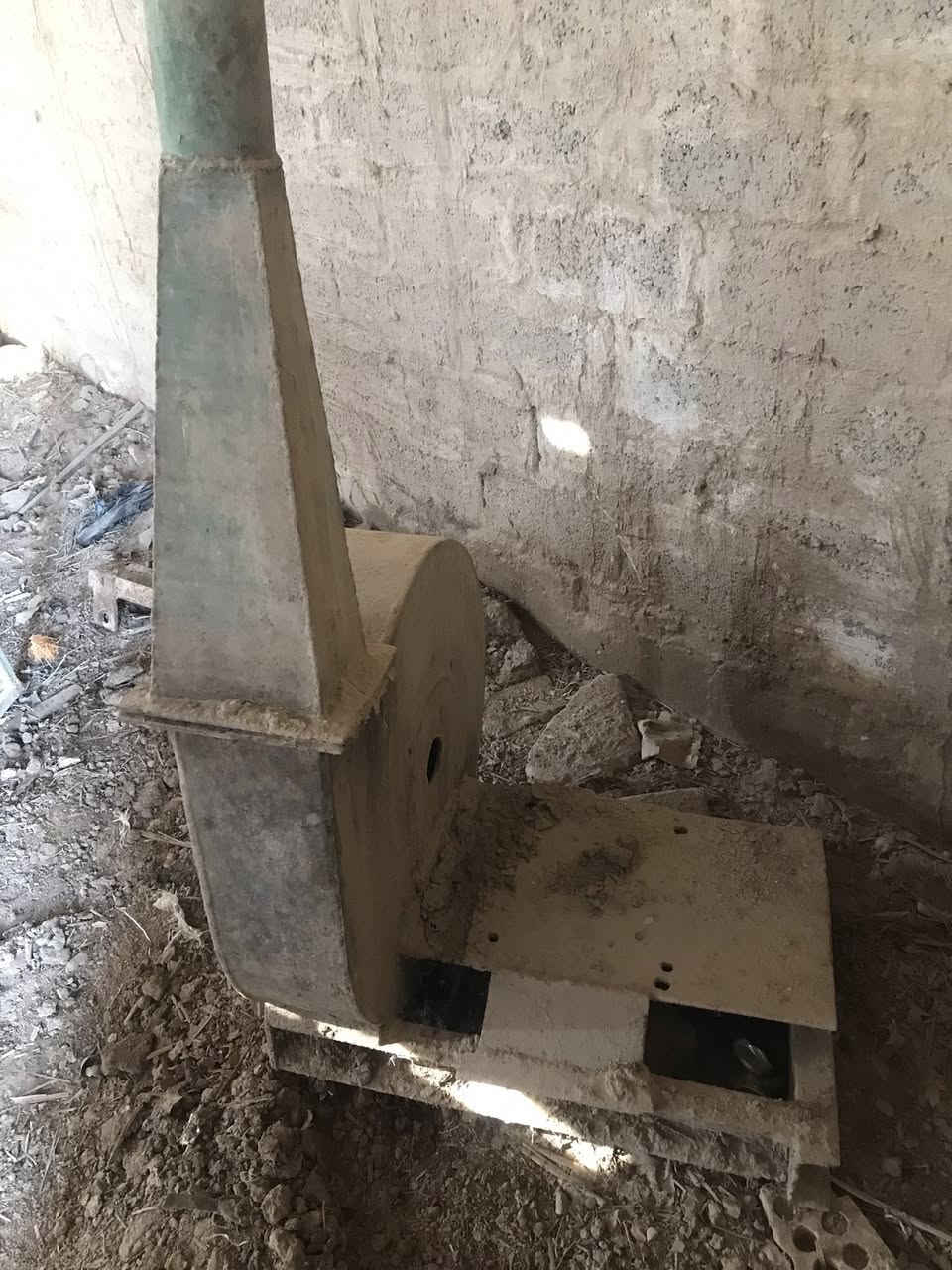 البيع جاروشة حجم 24نقصهة بس ما طور  كاملة سعر 350العنوان واسط كوت رقم الهاتف ***********
