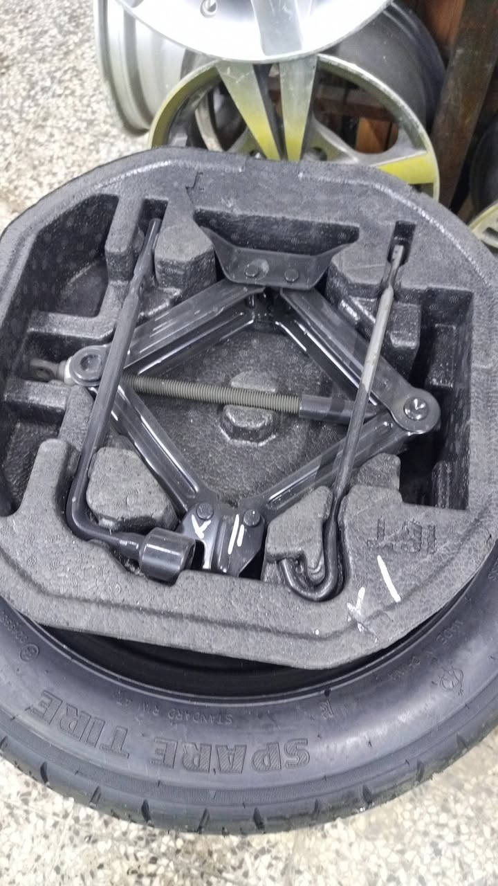 السلام عليكم يتوفر اسبيرات هوندا اكورد وسيفك لدا خدمات العالميه زورو موقعنا شارع فلسطين مجاور كنافه القدسي يوجد خدمه توصيل كافه المحافظات ***********
