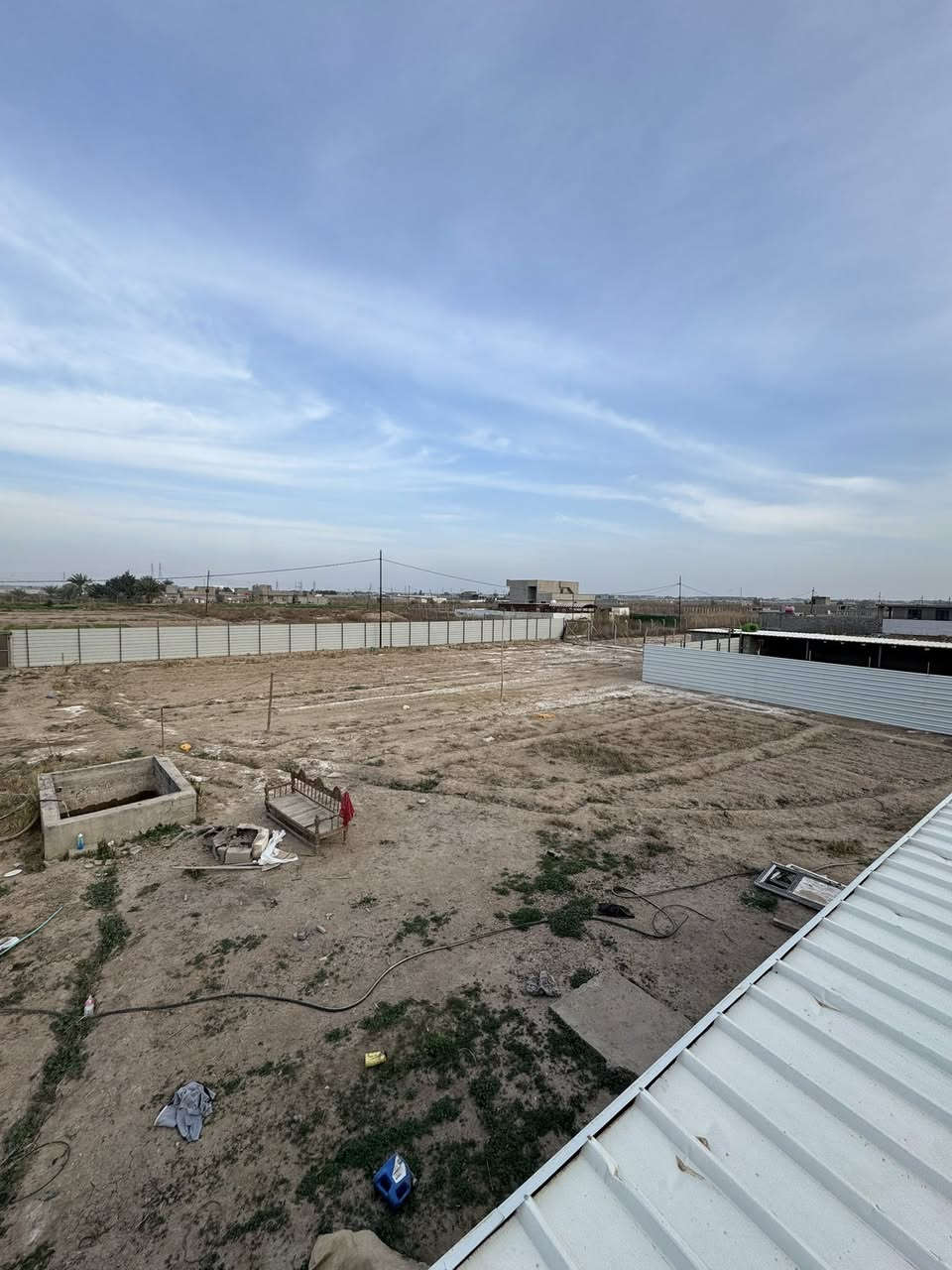 السلام عليكم
دونم للبيع او الاستثمار المساحة (٢٥٠٠ م) الموقع الدوره هور رجب شارع الإذاعة الخدمات ماء وكهرباء وشارع تبليط قريب على السوق العام 
للتواصل (***********)
