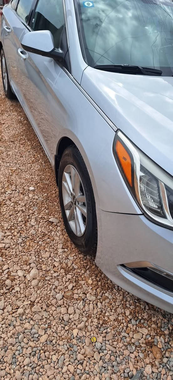 سلام عليكم..
سوناتا وارد أمريكي موديل ١٥ 
مواصفات عادية محرك كير ممفتوح على وضع الشركة 
سيارة جاهزة وحلوة الحادث مال امريكا الداير مال الجاملغ الخلفي والباب مصلح نفسة بدون تبديل والجاملغ الثاني مصبوغ اثر شخط بالعراق صور الحادث موجودة وسونار موجود بالمنشور 
مكان السيارة بابل المسيب للاستفسار اتصل 
*********** وبيك خير ودلل...
