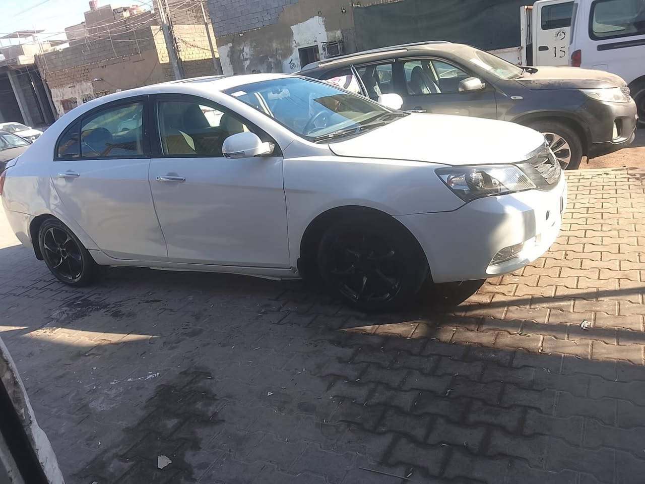 السلام عليكم للبيع سياره شيري ام كراند مكينه كير كورلا توه شادهن بعدهن بل ضمان حداديه جديده خلفيه وماميه السياره مكفولا من الدعمه اليساره مصبوقه عام جماليه العنوان بصره السعر 47رقم الهاتف ***********
