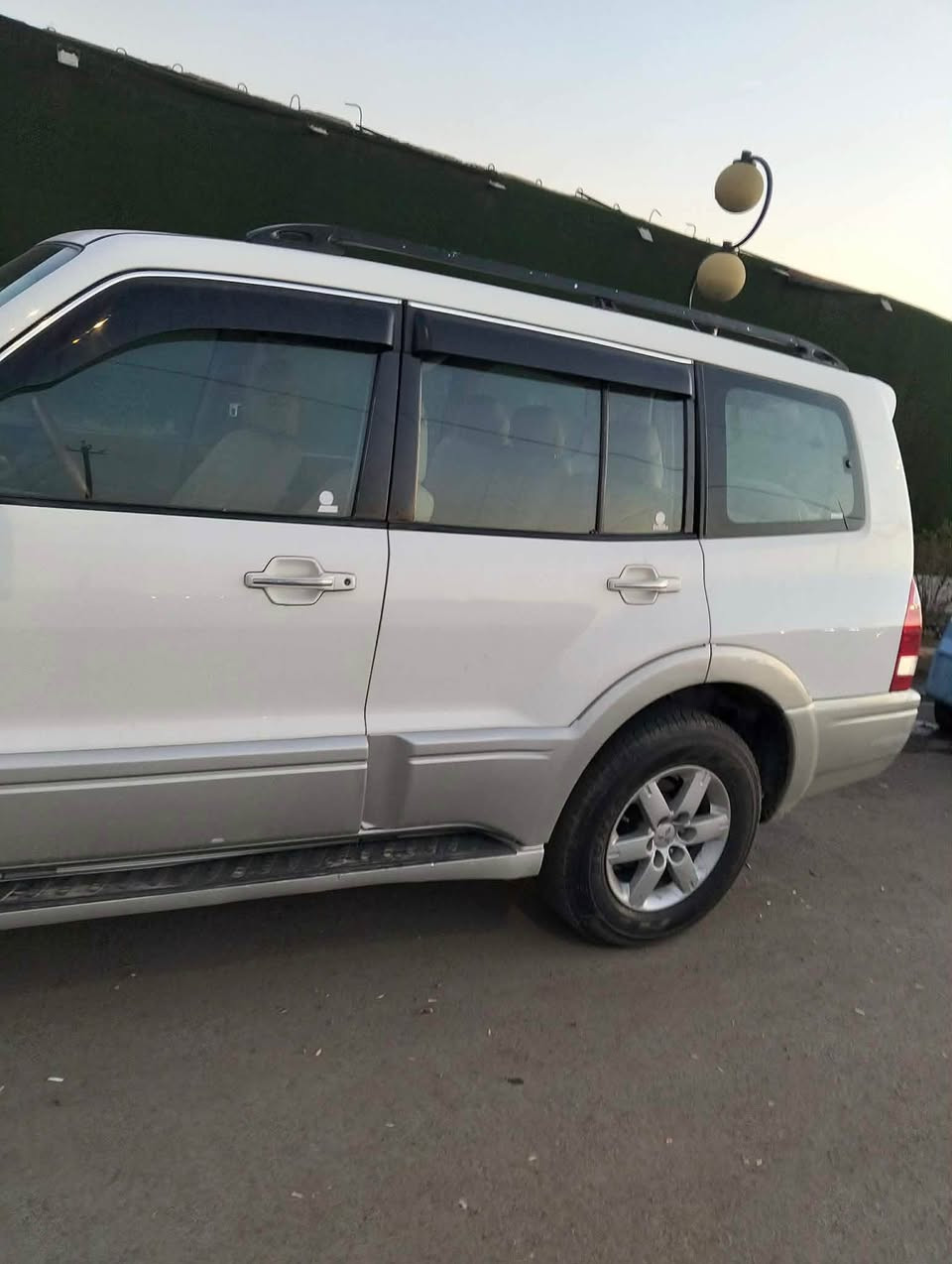 سلام عليكم باجيرو موديل 2006 رقم بغداد انكليزي مكفوله من الصبغ وضربه تبريد كير مكينه جديد تخم تاير صدر امامي خلفي سياره. جاهزه مكان بغداد شارع فلسطين معروضه 93 بيه مجال *********** بغداد, العراق
