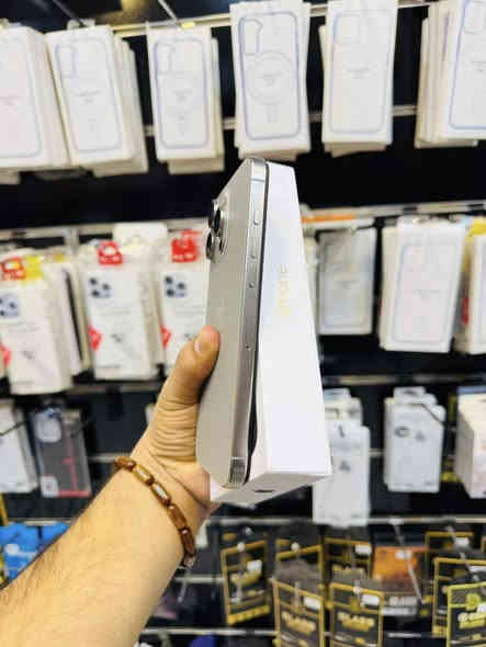 السلام عليكم للبيع 
iPhone 16 pro max 
ذاكره 256 
بطاريه 98‎%‎ 
لون تيتانيوم ماستر الجهاز 
كله شغال مابيه اي خلل نضافه 95‎%‎ فقط مبدل شاشه 3 خيارات نوعيه زينه ومبدل ظهر الجهاز كله شغال اتصال انترنيت صوت كامرات فيس ايدي كله شغال ملحقاته كارتونه فقط السعر قفل 840 الف مكاني بغداد مدينه الصدر رقمي ***********
