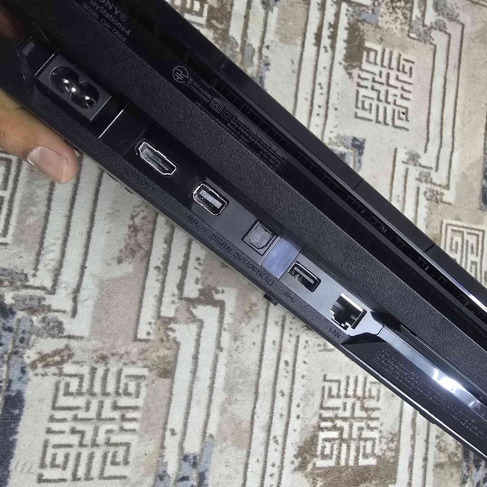 🎮 للبيع PS4 Pro 
✔️ الكارتونة موجودة وكلشي مطابق (مثل ما مستلمه)
✔️ السعة: 1 TB
✔️ جوستك (يد تحكم) أصلي ونظافة 100%
✔️ متهكر إصدار 11.5 (تهكير قرص)
✔️ نظافة الجهاز 95%
✔️ استخدام خفيف (ماخذته قبل شهر بس علمود ألعب The Last of Us 😄)
📍 المكان: بغداد / البلديات
💰 السعر: 300 (قفل)
📞 واتساب: ***********
