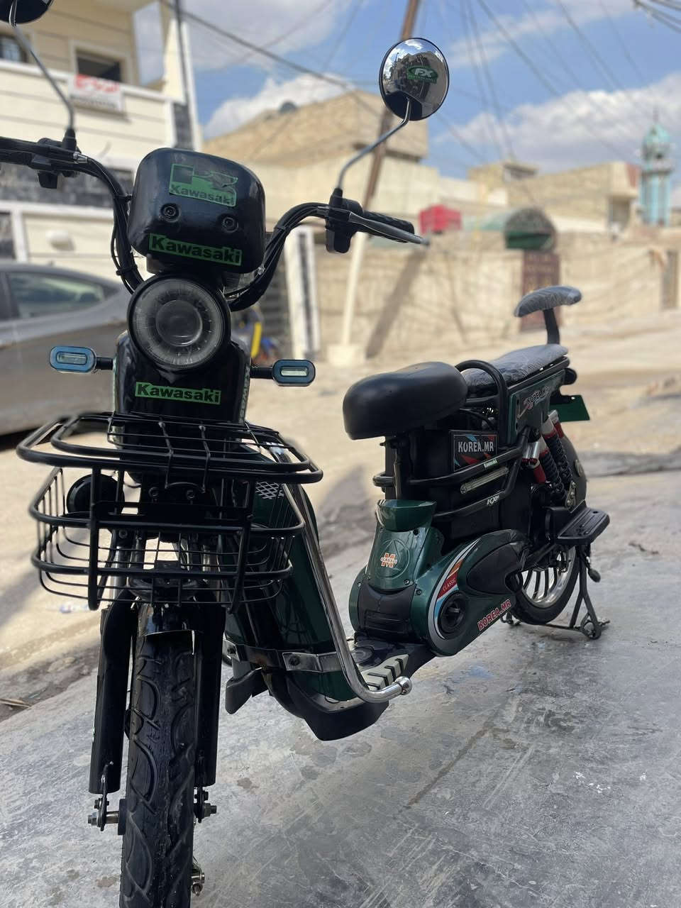 السلام عليكم دراجه شحن حجم 20الدراجه كلش نضيفه وسريعه الدراجه 5بطاريات كهربائيات كلهه شغاله ما بيهه اي نقص وياهه شاحنه اصليه السعر 275 مكاني بغداد الامين الثانيه ***********-***********
