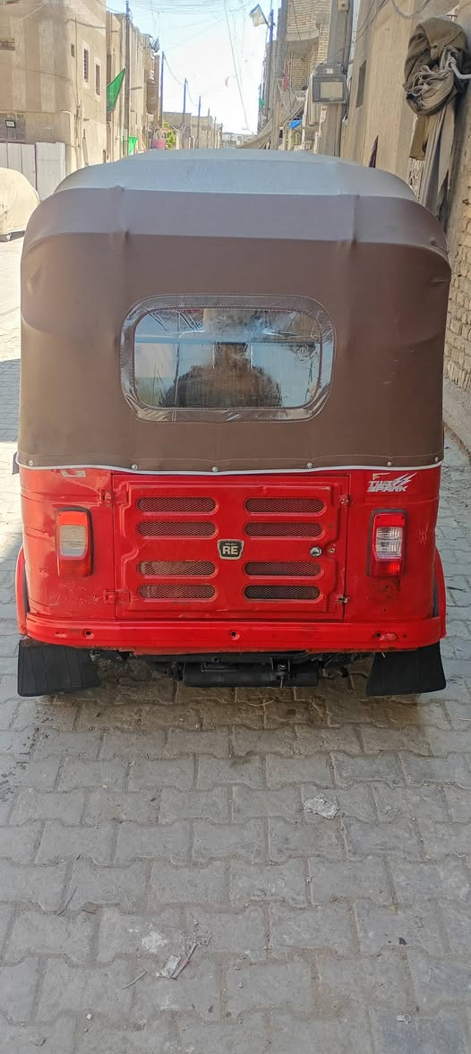 لبيع تكتك 2018شهر3مكينه ناعمة لاتنقيص ولا تبخير كهرباىيات شغاله جاهزة لشارع أوراق كاملة السعر3100 بغداد رقمي ***********
