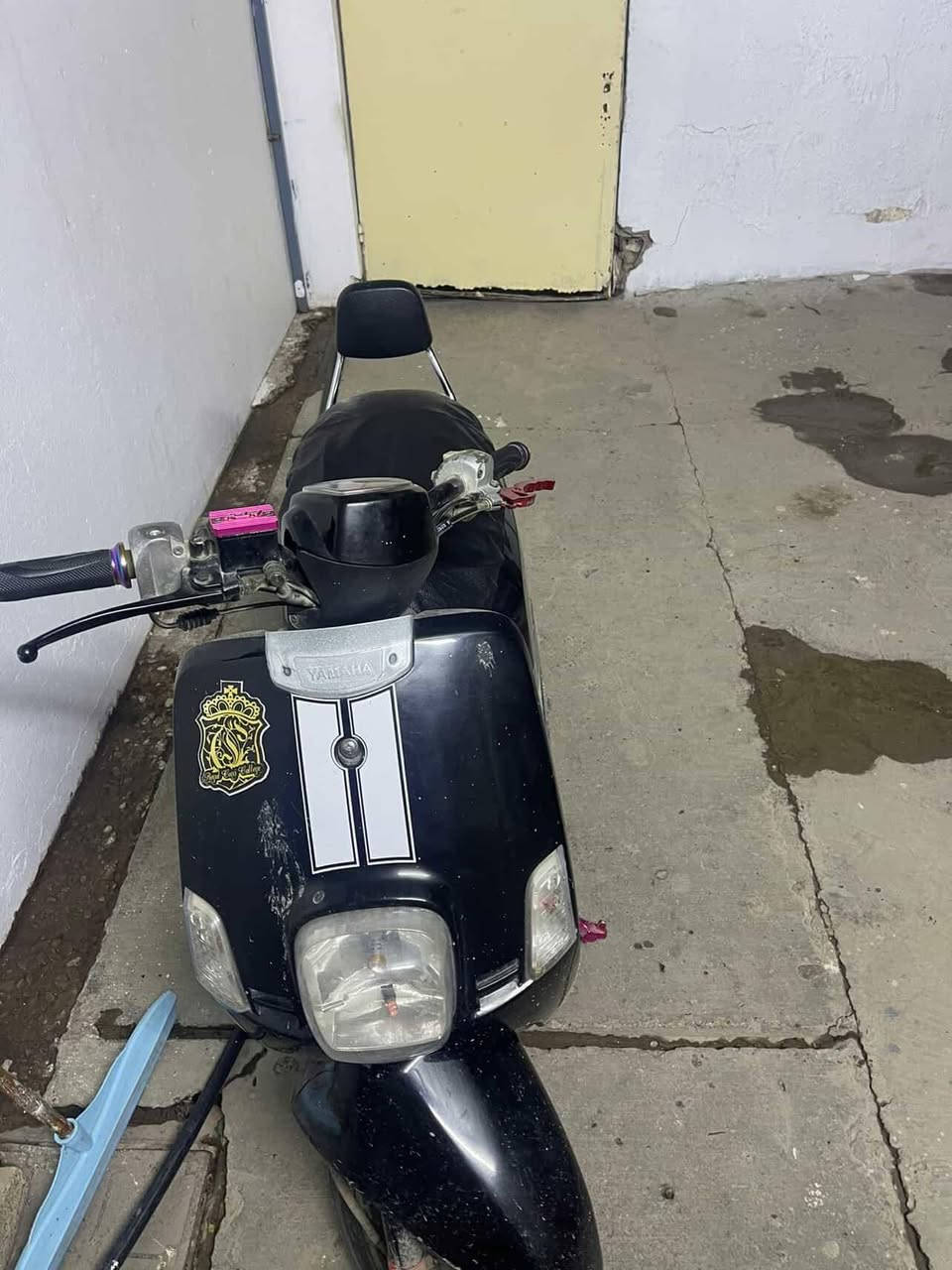 السلام عليكم دراجة ماكس بوليس مزوده  فول دراجة كله حتم واحد نكره سلف برغي ما مفتوح كهربيات كله شغاله إشارة يمنه يسله اكلوب عداد كلهة شغالة جيب وياك فيتر وتعال السعر(٩٥٠) وبيه مجال( المكان بغداد الدوره )الرقم  《***********》
