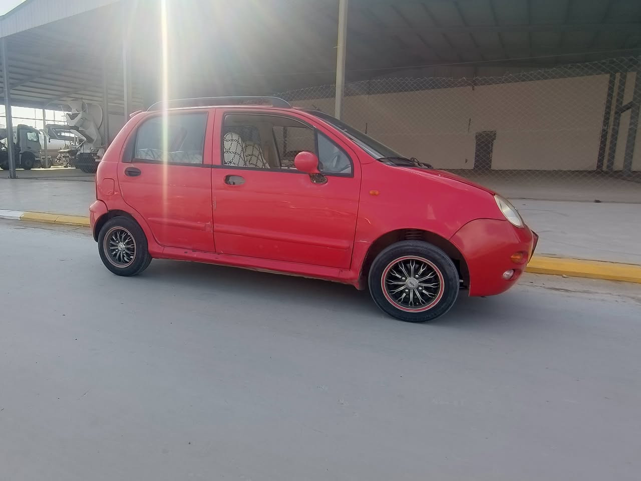 كيوكيو 2013 
لون احمر 
كير وكلج جدد
محرك جيد جدا
مكان السيارة واسط كوت داموك 
السعر 27وبيها مجال بسيط
***********
