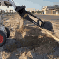 عندي الاليات شفلات بوبكات زغير كيله وبرينه ونقار وبوكلاين للايجار مكان...