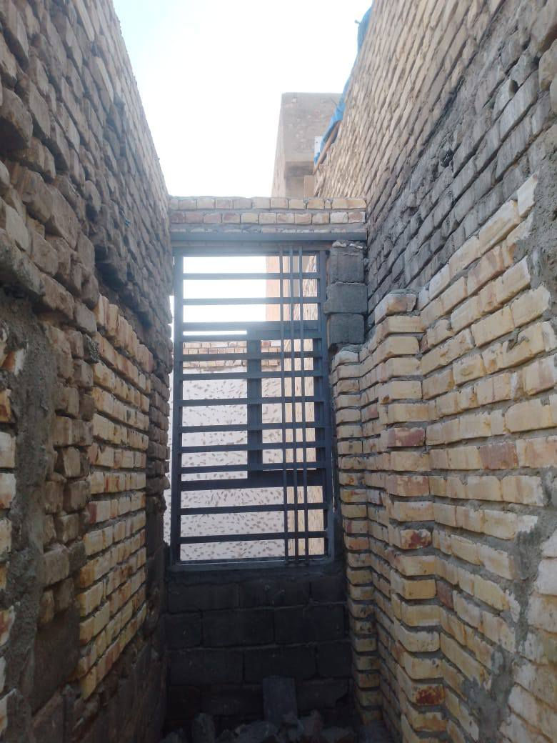 سلام عليكم بيت للبيع بشارع جامع النور المساحه100 متر البيت يحتاج ترميم الي كامل بالبيت مجاري جديده و بواري جديده و ارتفاع الجدران 3متراتت
بوب و شبابيك جديده سعر البيت 55مليون عقار البيت طابو ملك منطقه ال23 منطقه كامله الخدمات 
 (سعر القطعه بهذا المكان لا تقل عن 50مليون)

‏‪***********‬‏ للستفسار اكثر
