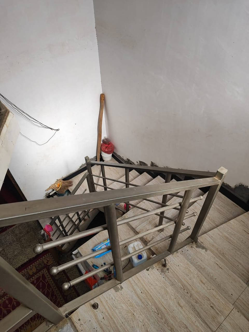 🌺 الدار للبيع حي القادسية ثانية  ❄
 
🌺 لبيت مساحة 80 متر الواجهة 5 نزال 16 متر 
😉 يحتوي على غرفتين صالة مطبح حولي صحيات 

🏚 سعر لبيب 55 مليون او قابل لتفاوض 

الاستفسار ***********///***********
عنوان المكتب قرب مطعم ظيافة  يتوفر عروض بسعار مناسبة
