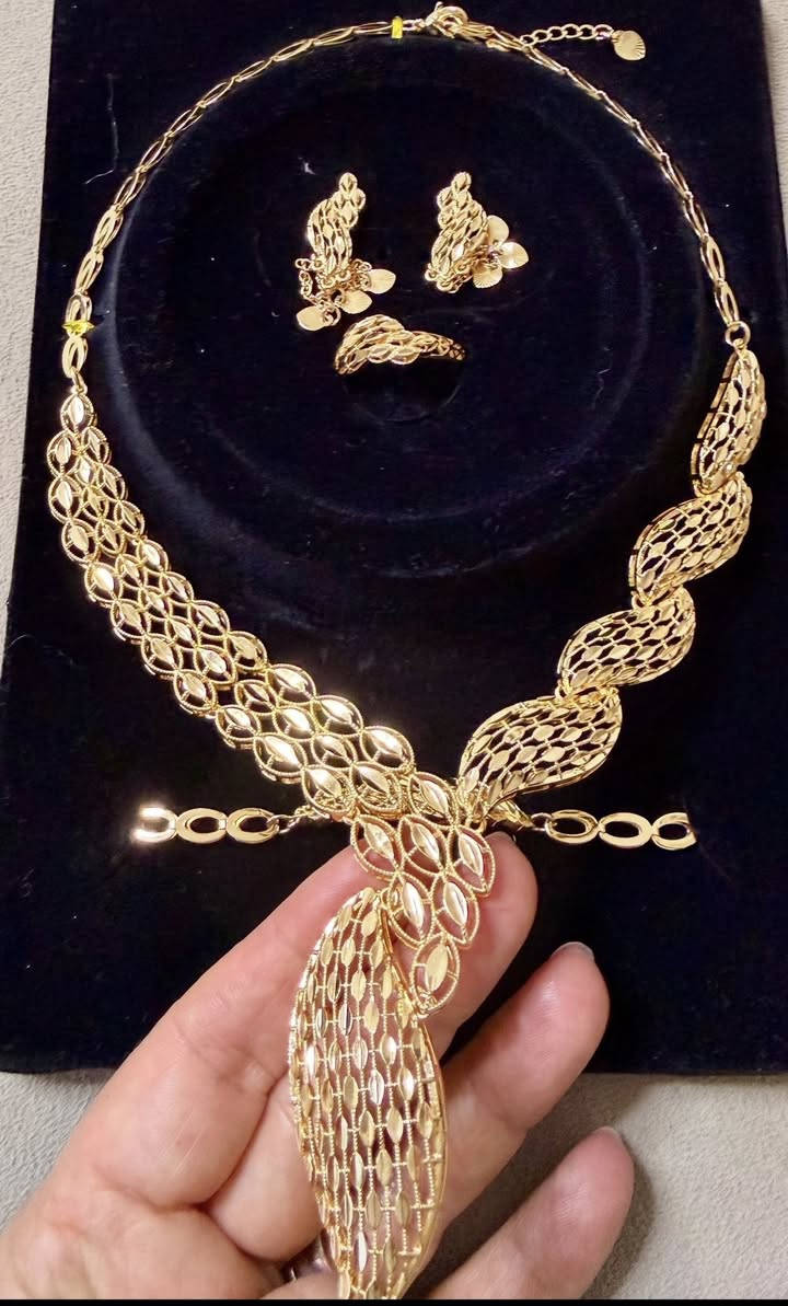 ئەم تاقمە بەکارنەهاتوە دەیفرۆشمەوە،  رێک کۆپی ئاڵتونەو ضەمانی هەیه، لە سلیمانیەو گەیاندنیش هەیه


**إذا كنت صاحب هذا الإعلان وتريد حذفه لأي سبب، رجاءا أرسل رسالة إلى الدعم الفني**