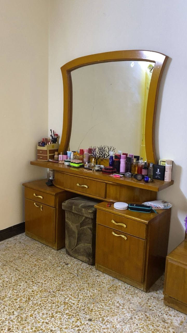 بيع مستعجل ملحقات غرفه
السعر 300 وبيهم مجال


**إذا كنت صاحب هذا الإعلان وتريد حذفه لأي سبب، رجاءا أرسل رسالة إلى الدعم الفني**