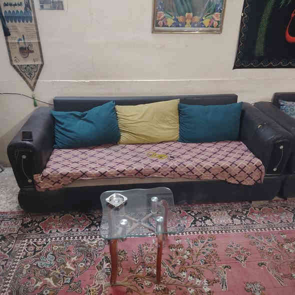 السلام عليكم تخم للبيع نضيف خمس قطع سعره ٣٥٠ مكان ديوانيه ***********
