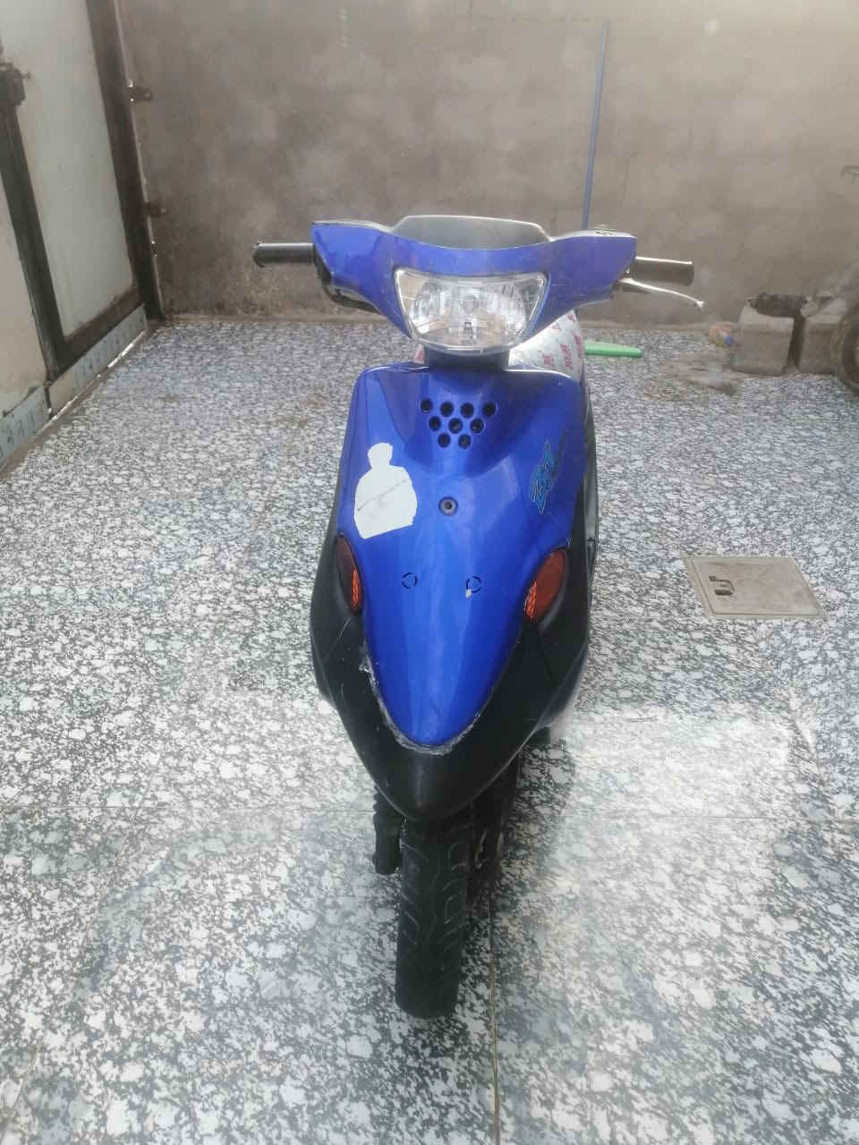 سلام عليكم دراجه تسع زروف للبيع دراجه نضيفه مرتبه كهربائيات كلها شغاله سلف  هندر اشاير هورن لايت كدام صطاب خلفي عينه كيلو متر كيج بانزين كلشي شغال بيها دراجه دكه وحده كدامكم نضافتها كلشي بيها بلاد مكاني بصره جزيره وانه خادم لشراي ***********
