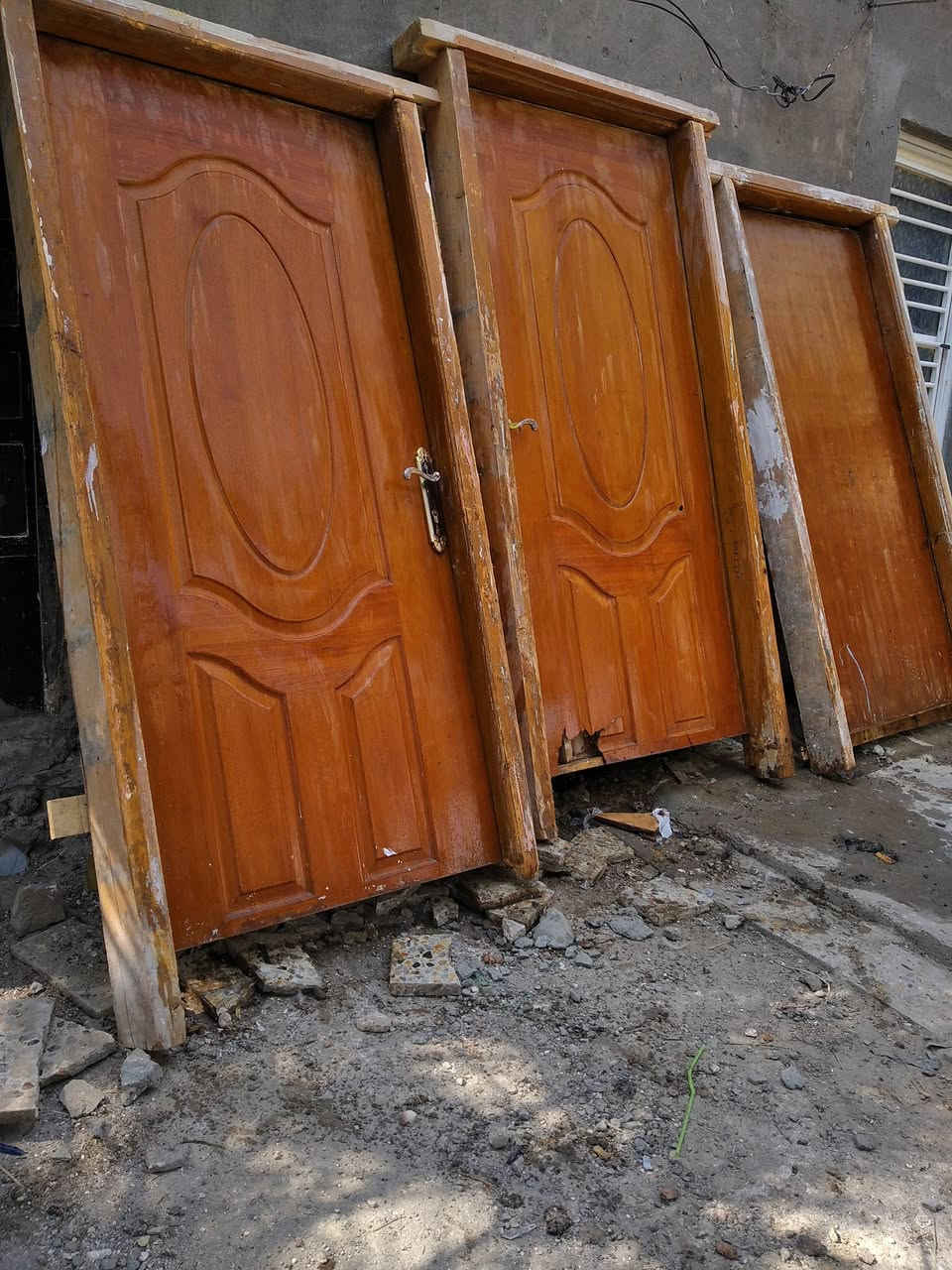 للبيع السعر 25الف الباب الواحد مكان بابل وردية خارج
***********
