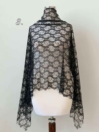 شال تول • دانتيل فرنسي • نقشة فاخرة