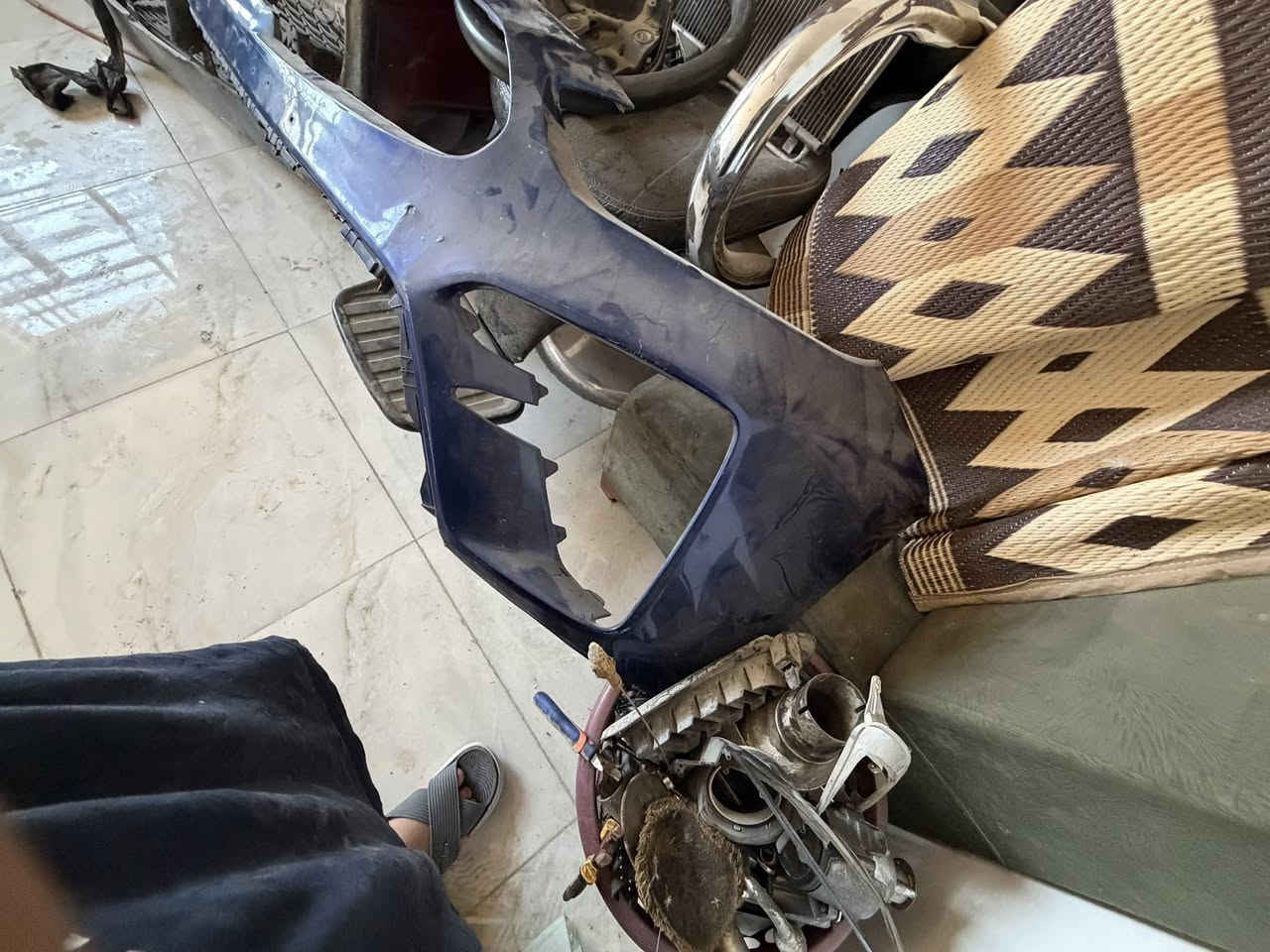 دعاميه حمره تجاري وبيها زوج بلوجكتر اصلي وسباح اصلي وعلامه اصليه  سعرها قفل ٧٥ والثانيه دعاميه زركه فارغه اصليه ٥٠ قفل رقمي *********** مكاني سبع البور
