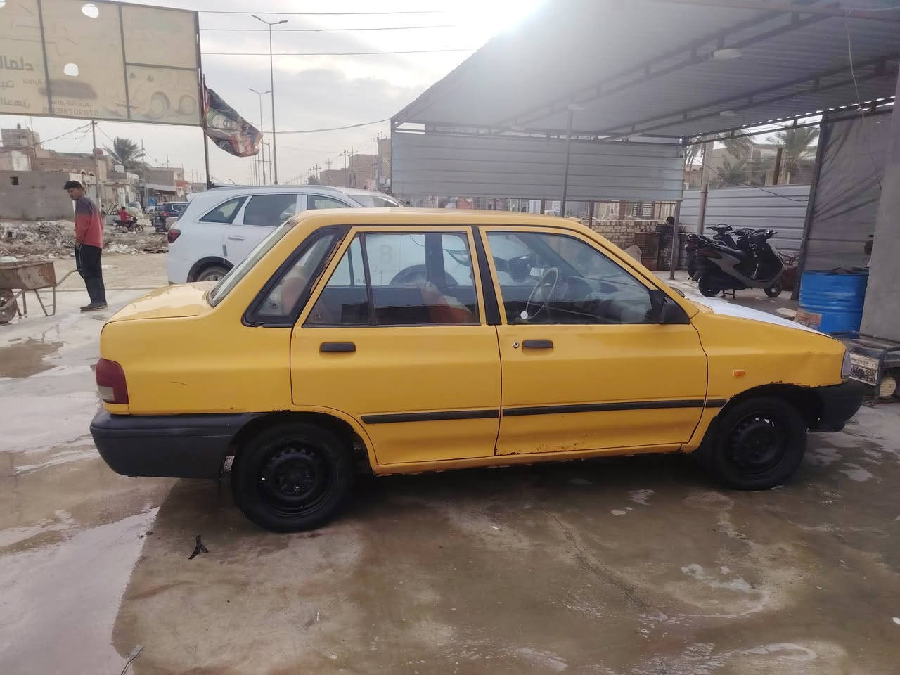 السلام عليكم سايبه 2012 رقم قادسيه المالك موجود يمي مطلوبه هيئه وغرامات 600 الف مكينه وكير وحداديه جدد السعر 18 وبيه مجال مكان سياره دوانيه  وهاذه رقمي ***********
