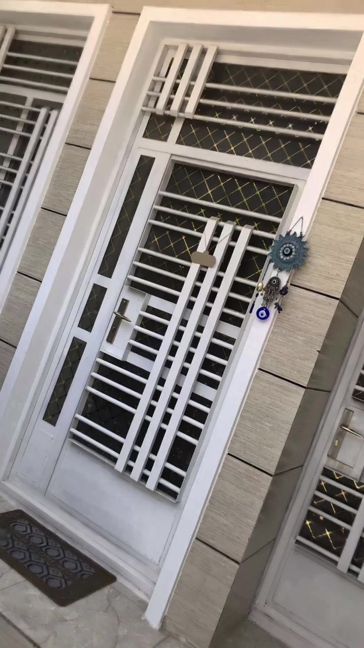 🏡بيت للبيع 90متر🏡⬅️نوع العقار《طابو صرف》طابقين
⬅️اسم الحي《 بغداد/ الكرخ/حي الجهاد / الاساتذة قريب الاربع شوارع و الشارقة 》
⬅️المساحه  《 90》متر
⬅️البيت مدخلين 
⬅️الواجهه   《4،5》متر 
⬅️النزال      《 20 》متر
⬅️الشارع    《 10》متر 
⬅️عدد الطوابق《 2》
⬅️عدد غرف النوم 《3》
⬅️عدد صحيات [2]
⬅️ارضيات الدار واجهة  《 مرمر 》
⬅️الخدمات 《كهرباء.ماء. مجاري. تبليط》
⬅️بألقرب من الدار 《مدارس. سوق. عيادات طبية 》⬅️بناء حديث 
📞 للاستفسار اتـصـال ☎️ صاحب العقار  ***********
