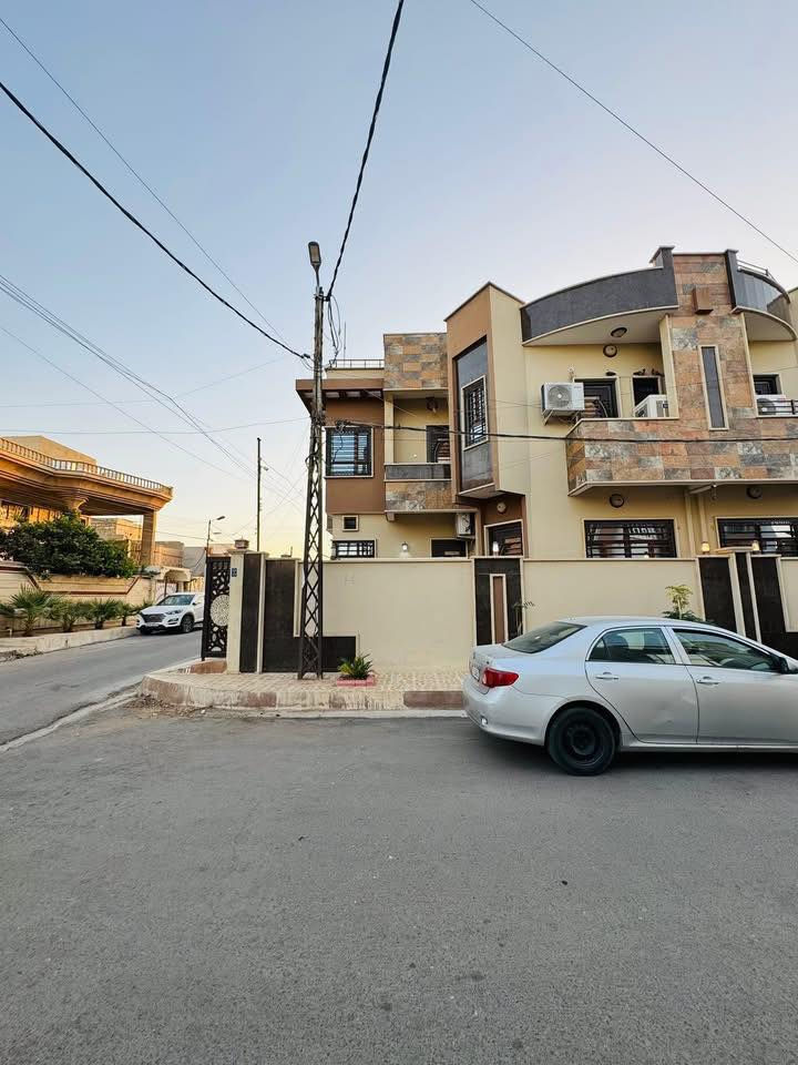 للبيع 
#عقارات_مملكة_الخير 
دار للبيع في حي الحدباء مع الاثاث 
المساحة 130 متر ركن استلام فوري بناء حديث فول   
 سند طابو سكني ملك صرف  
طابقين اربعة غرف نوم وهول واستقبال ومطبخ وصحيات ونضام دكتات اتجاه شروق تام 
للإستفسار اكثر الإتصال
***********
*********** 
***********‏‪
او مراجعة مكتب مملكة الخير للعقار الكائن في سايدين  البحرين قرب قاعة الفخامة للاعراس
