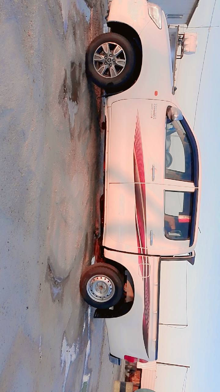 فلونزه موديل ٢٠١٢ كويتي شاصي ١٩ ومراوس بنسيان الاستفسار الاتصال بالرقم المذكور ادني الشاشه 
***********
