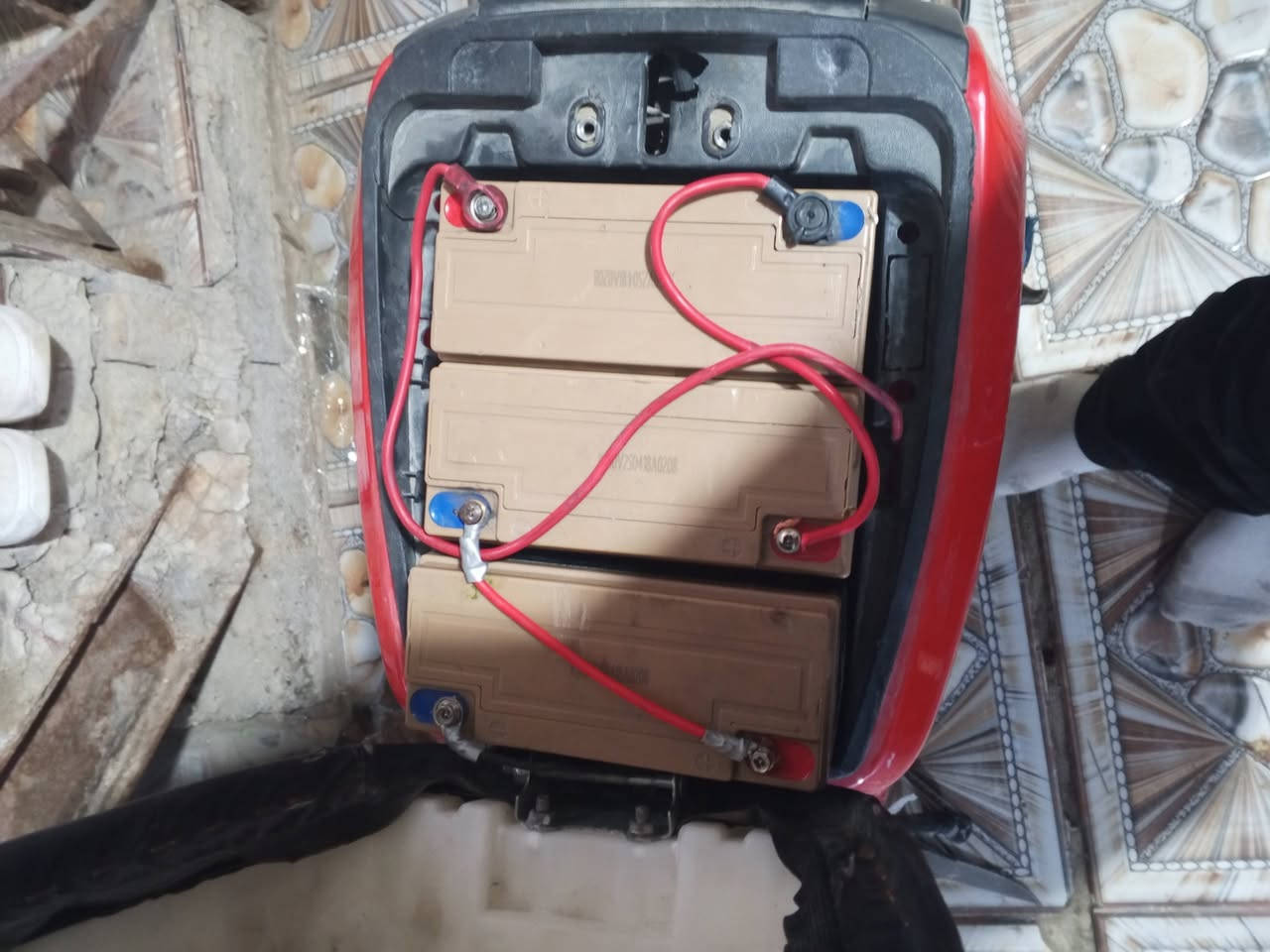 سلام عليكم دراجه للبيع R9 ست بطاريات الدراجه خير من الله بس نقص ضفيره 2025 الرقم ***********
