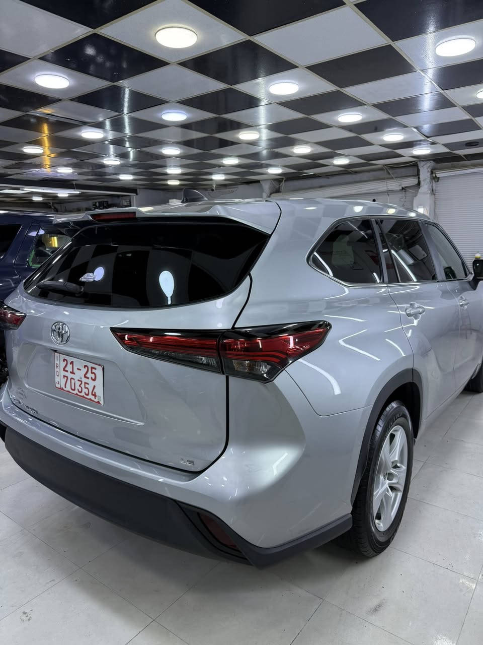 تويوتا هايلاندار ٢٠٢٣   LE
صبغ فقط بونيت بدوان دواخل وجاملغات تعديل بارد 
ايرباك استيرن وبرده وراجع سستم
كاتي تترقم شمالي ب١٥ ورقه
مدة ترقم ٣ اشهر من تاريخ الشراء
سعر مناسب جدا.       ٢٣٠ $. ورقه. 
محرك ٢٤٠٠ تربو اربعه بستن بنزين فقط
تشغيل بصمه وصندوق كهرباء وكشن كهرباء ورادار جانبي وامامي وخلفي 
ماشيه ٥٢ الف
مكان سياره كركوك 
للاستفسار ***********
