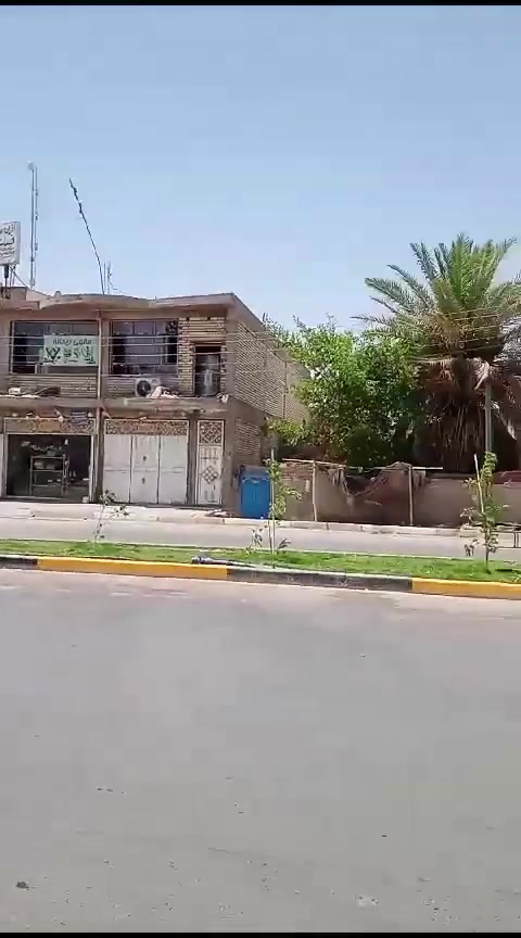 بيت 100 متر للبيع حي العسكري بل 15 ثاني بيت عن الشارع الرئيسي ***********
