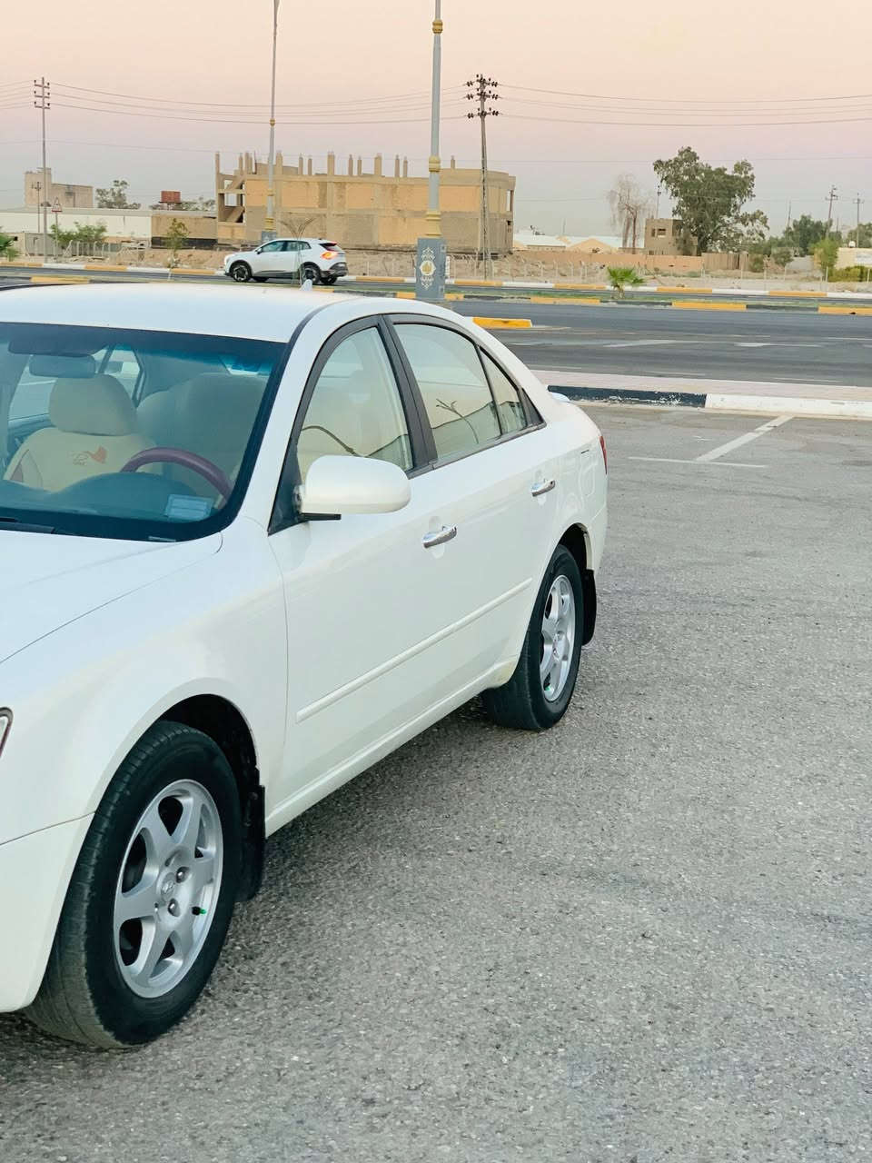 سلام عليكم سوناتا خليجي موديل 2007 سيارة جديدة ومكفولة كفالة بس البنيد بي جراد ومصبوغ والباقي كفالة من الصبغ وتبديل والفتح والحادث.رقم انكليزي مثنى بأسمي شخصياً سنوية لل 31. مواصفات عادية داخل بيجي 5 ويل كب بلادي محرك 2000 كير 4 نمر سيارة جديدة وجاهزة من كلشي محرك كير حدادية تخم تاير تبريد ثلج مكفولات.سيارةدواخل جديدة ارضية مدوشمة وكشنات مدوشمة.السعر 96 وبيه شويه مجال.العنوان كربلاء .***********
