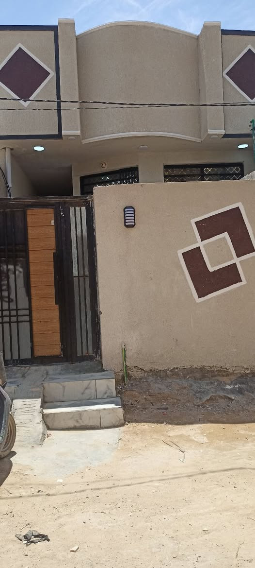 السلام عليكم بيت للبيع مساحته 100م بناء حديث يحتوي على استقبال وصاله ومطبخ وغرفة نوم وطارمه وحمام خارجي وداخلي ومناور البيت كولش حلو وبناء حديث مكانه الشبانات خلف دار الايتام خدمات كافه موجوده ماء مجاري للأاستفسار اكثر اتصل 
***********
