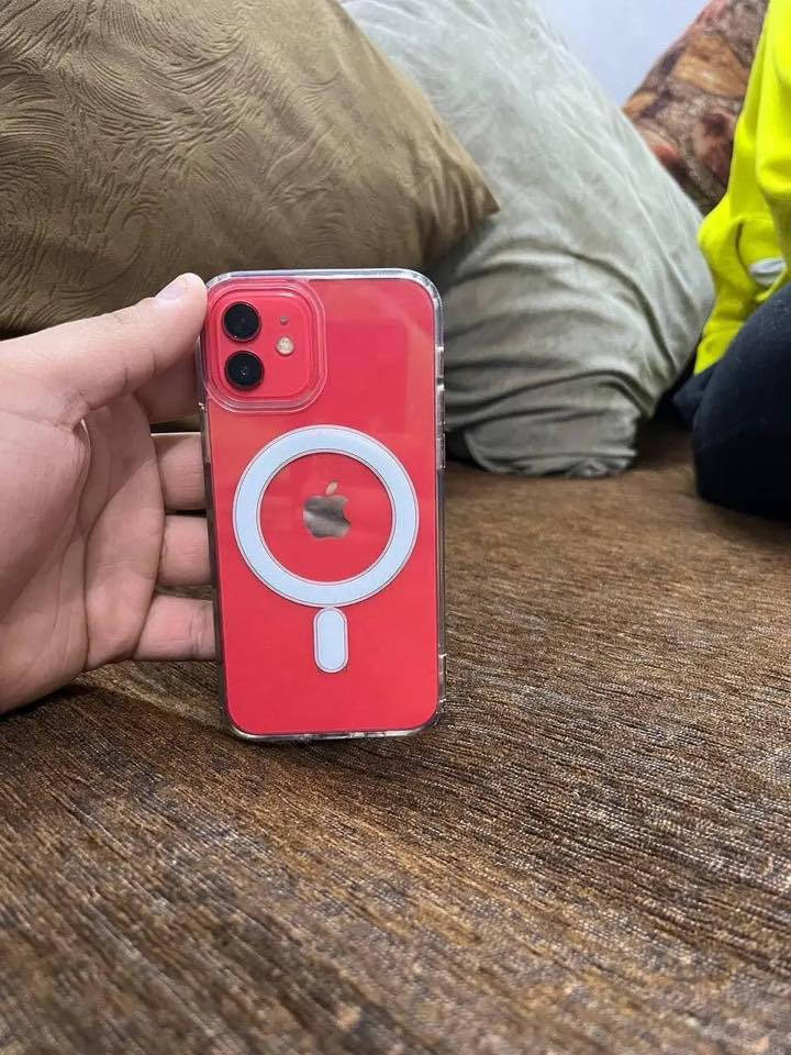 نطيحه الجهاز 
آيفون 12عادي كامرتين 
بطاريه 84.              
نضافه 92
الذاكره 64
الجهاز ممبدل بي كلشي بلادي 
السعر 290بي مجال خير الله 
مكاني بغداد حي اور 
***********
